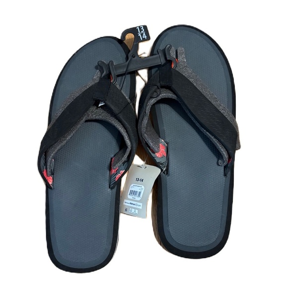 Men\'s Gray Black Flip Flop Sandals Subtle Red Accent NEW Sz 13/14